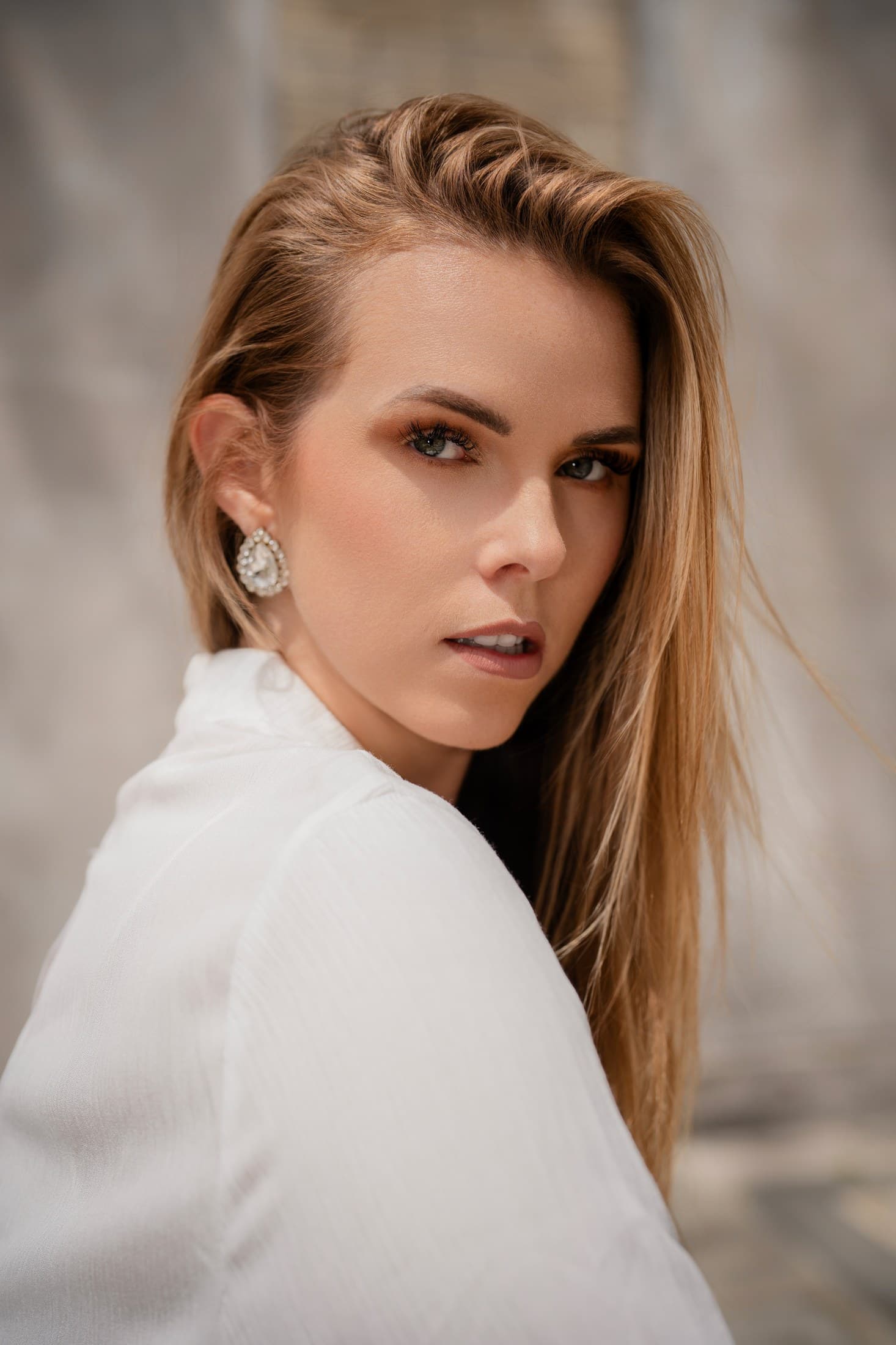 Close portrait of Molly Hagman looking over her shoulder — Spring shoot by Alexis Pesante 2025